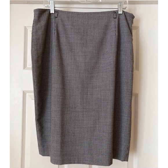 Jones New York Dresses & Skirts - JONES NEW YORK Stretch Black and White Fine Houndstooth Skirt 14